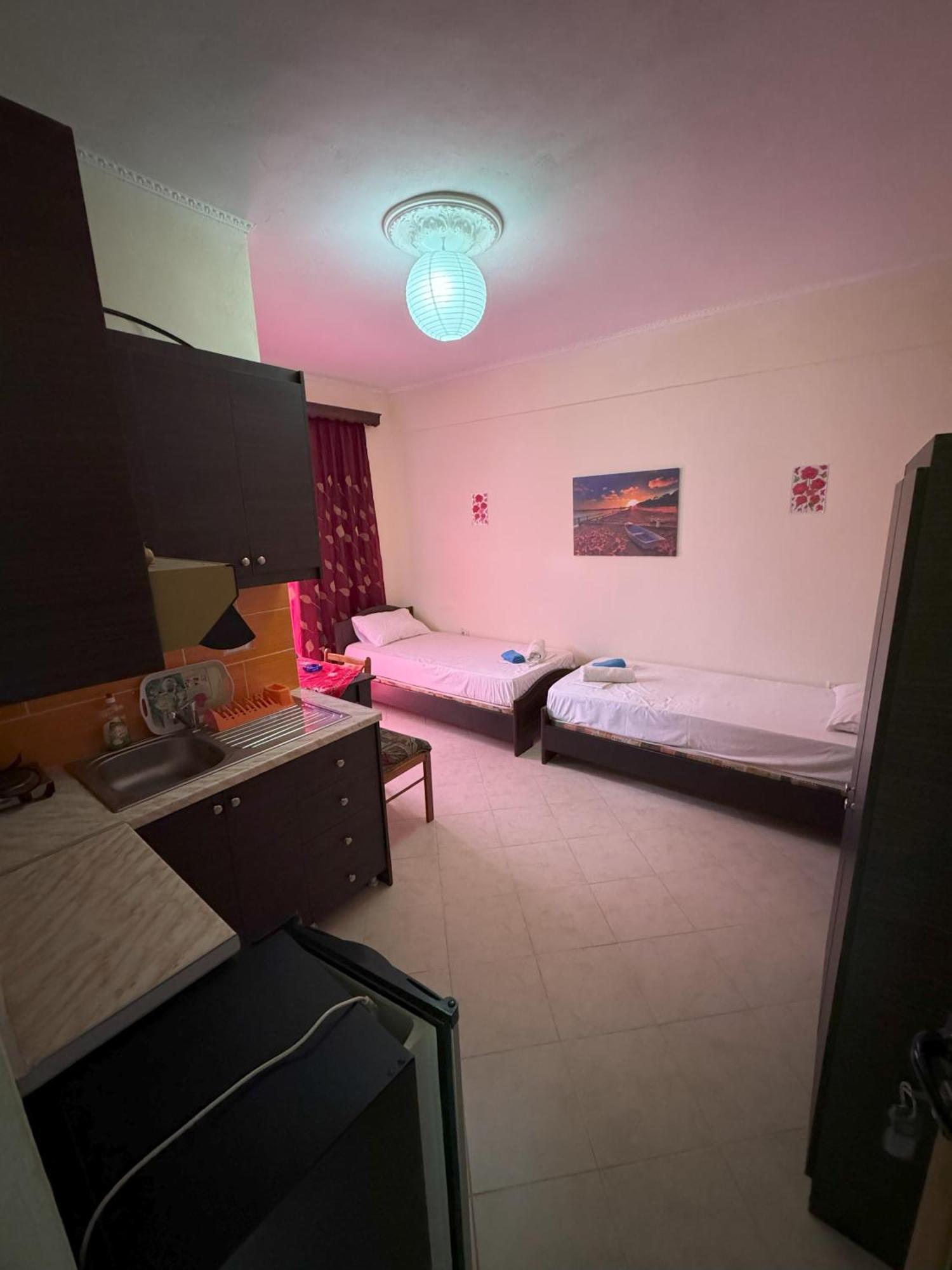 Adrian Agustin Rooms Lukovë Eksteriør billede